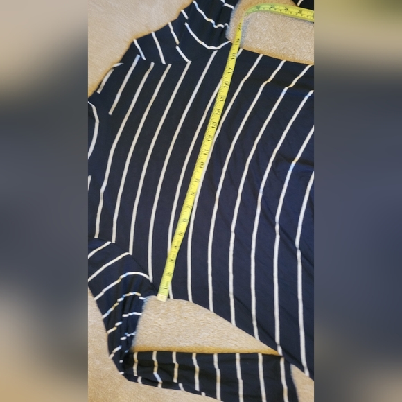Larry Levine Turtleneck Striped Women's Tunic Top Size large black & white used - Picture 2 of 8